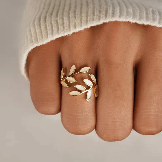 Puro - Anillo Ajustable de Ópalo Blanco en Forma de Hoja